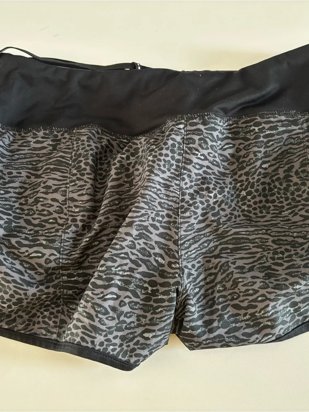 Nike Dri-FIT Women's Small Black Gray Cheetah Leopard Print Running Shorts